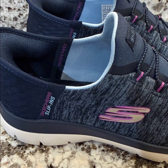 New Skechers, Women’s Blue with Fischia Accents - Slip-On Sneakers size 8 - Picture 9 of 10